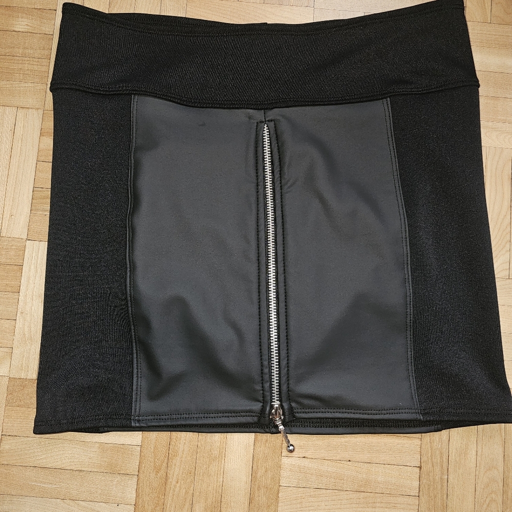 Black Zippered Women's Skirt